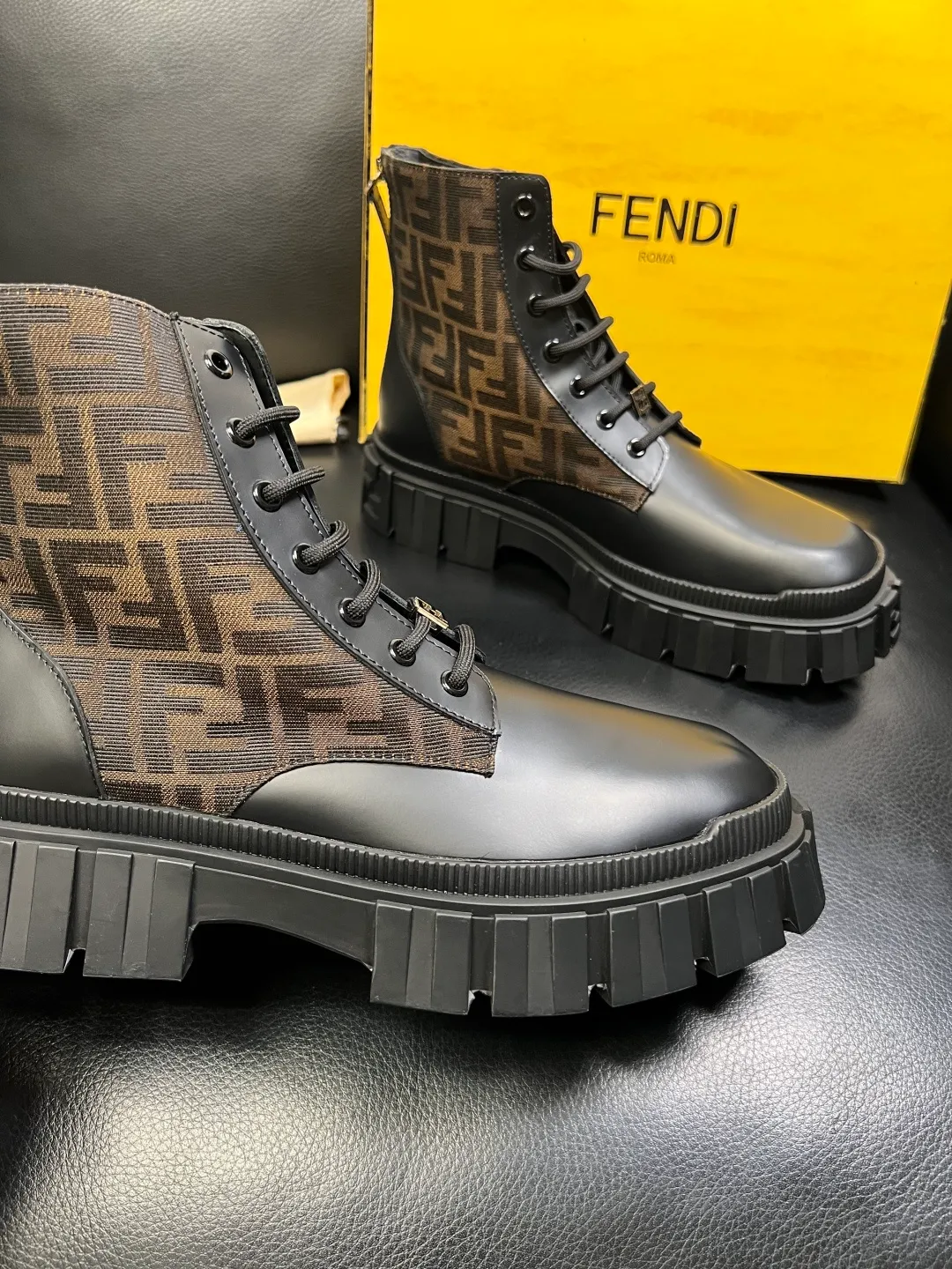 Men's shoes 💰900 FENDI High-quality top craftsmanship, Fendi boots high-top counter synchronization, original factory configuration imported Italian cowhide fly-knit fabric, imported cowhide lining, breathable and comfortable, soles: original soles specially provided by the original factory, original factory and single goods are welcome to compare, code number 39-44 (customized 38 45)